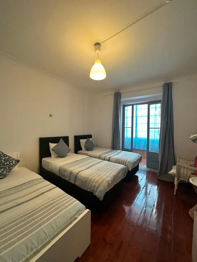 Shangri-La Hostel Anjos Lisboa 2*,