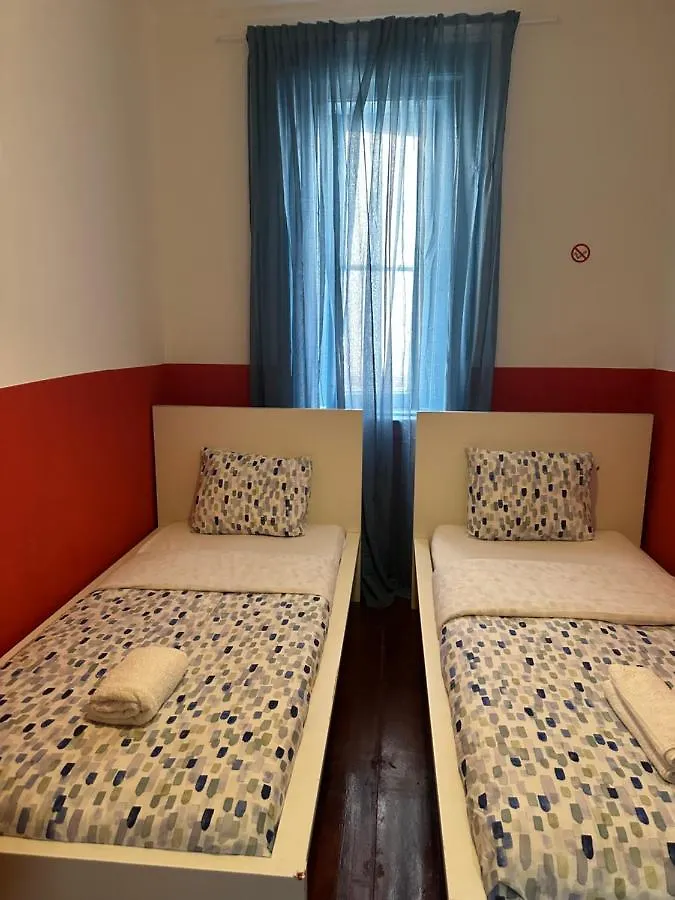 Shangri-La Hostel Anjos 2*, Lisbon