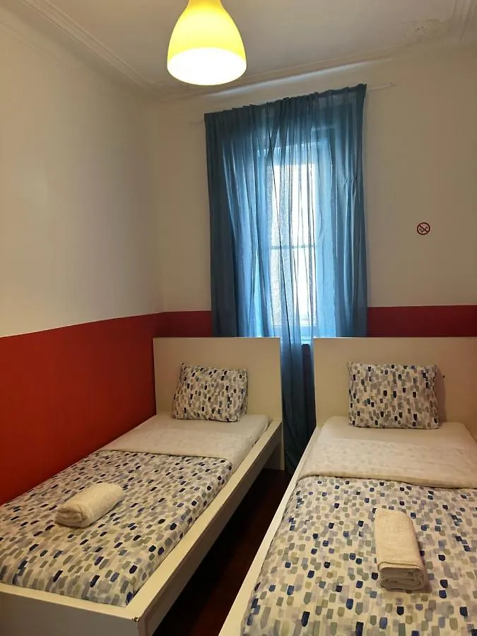 ** לינה וארוחת בוקר ליסבון Shangri-La Hostel Anjos פורטוגל